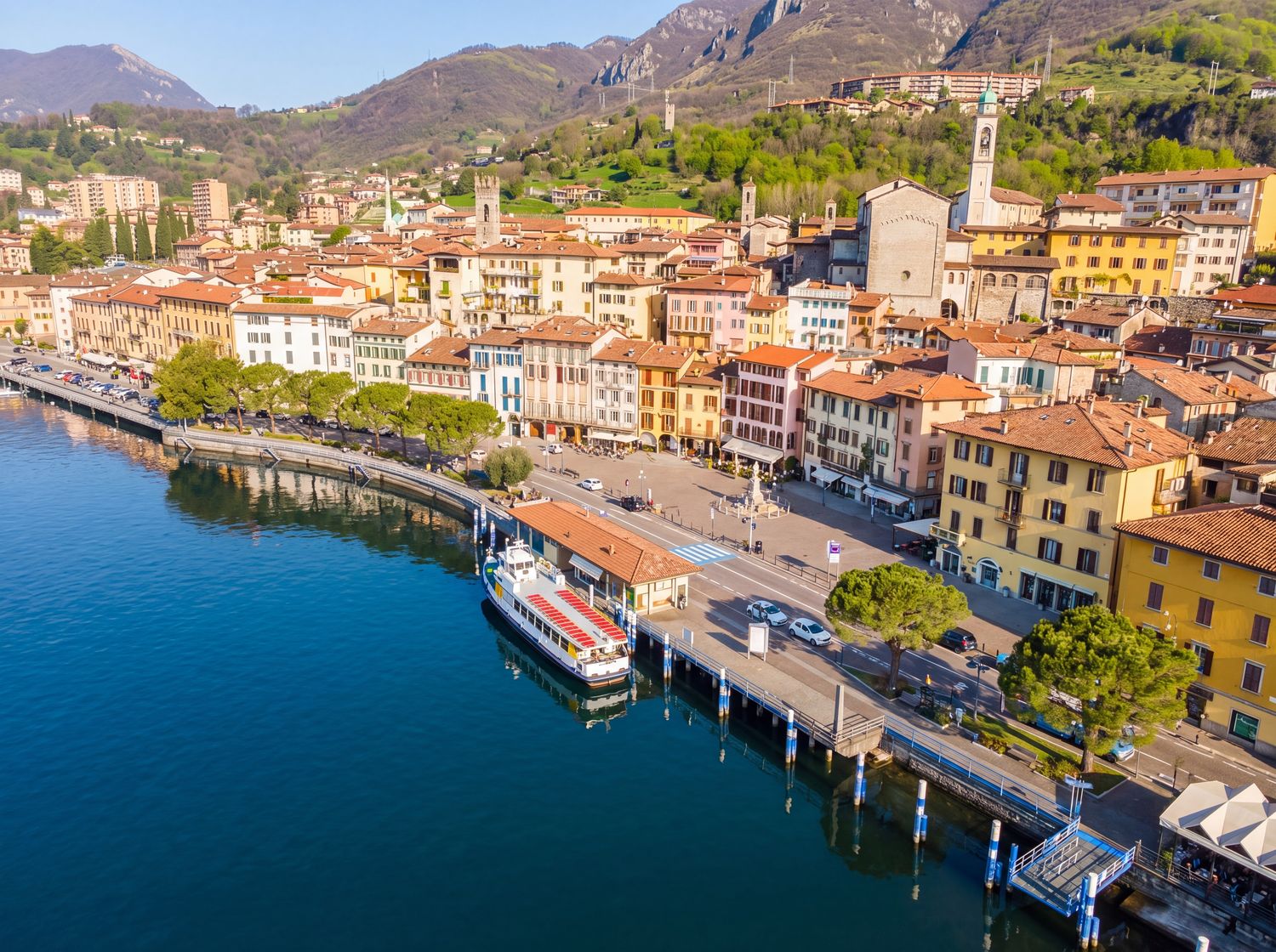 Il lungolago di Lovere visto dall'alto